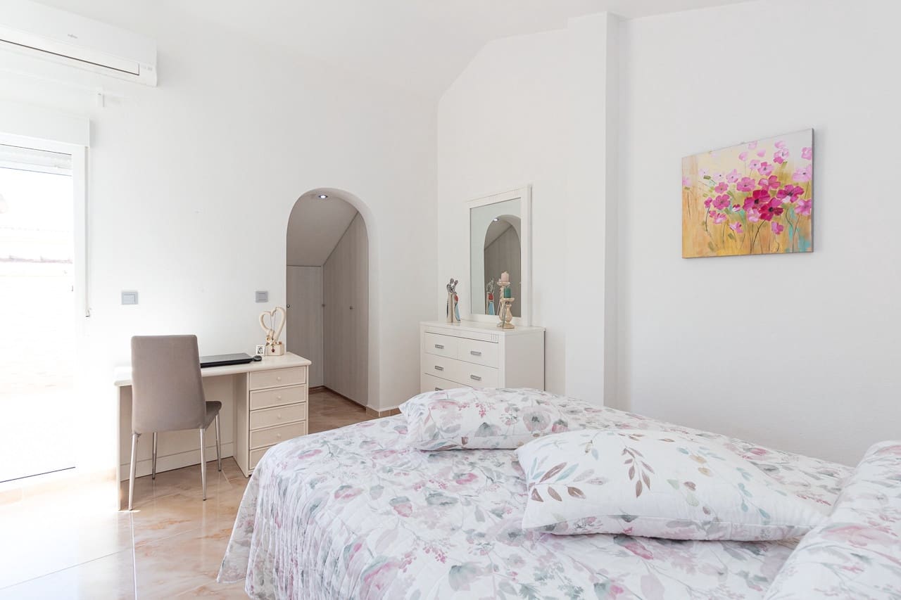 3 soveværelse Semi-Rækkehus til salg i La Zenia med swimmingpool - € 312.000 (Ref: 9235484)