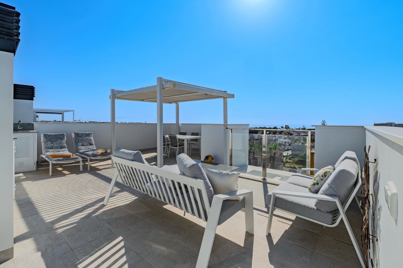 2 soveværelse Penthouse til salg i La Zenia med swimmingpool - € 449.000 (Ref: 9235485)