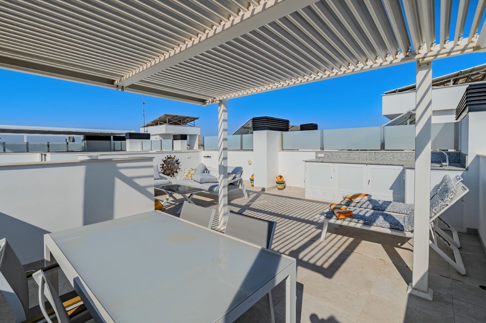 2 soveværelse Penthouse til salg i La Zenia med swimmingpool - € 449.000 (Ref: 9235485)