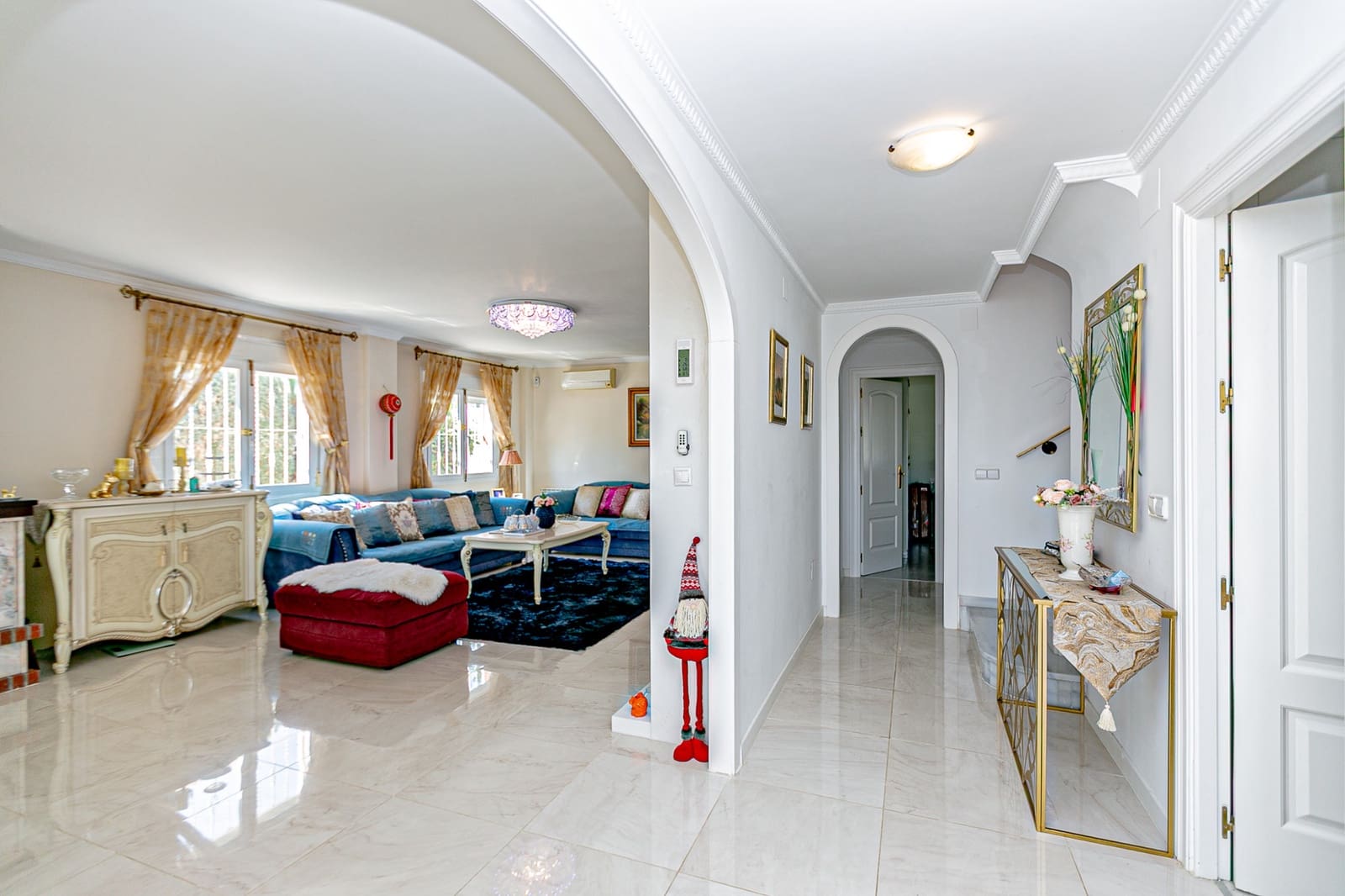 4 Zimmer Villa zu verkaufen in Campoamor mit Pool Garage - 860.000 € (Ref: 9283483)