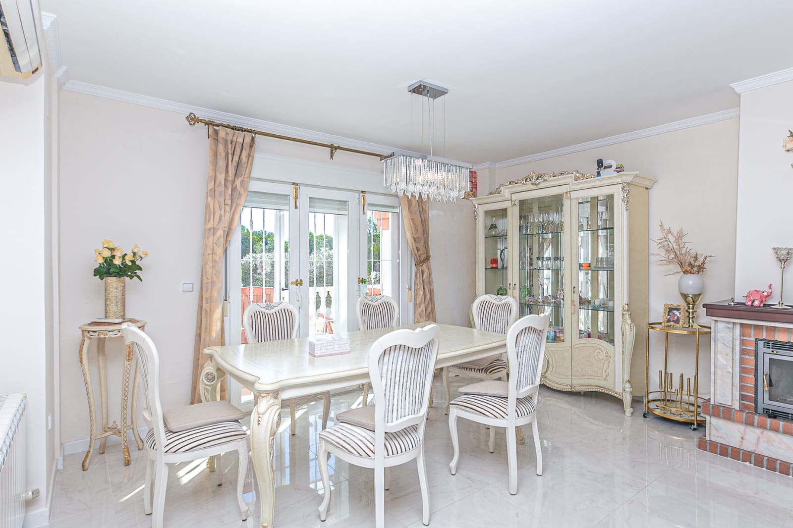 4 Zimmer Villa zu verkaufen in Campoamor mit Pool Garage - 860.000 € (Ref: 9283483)