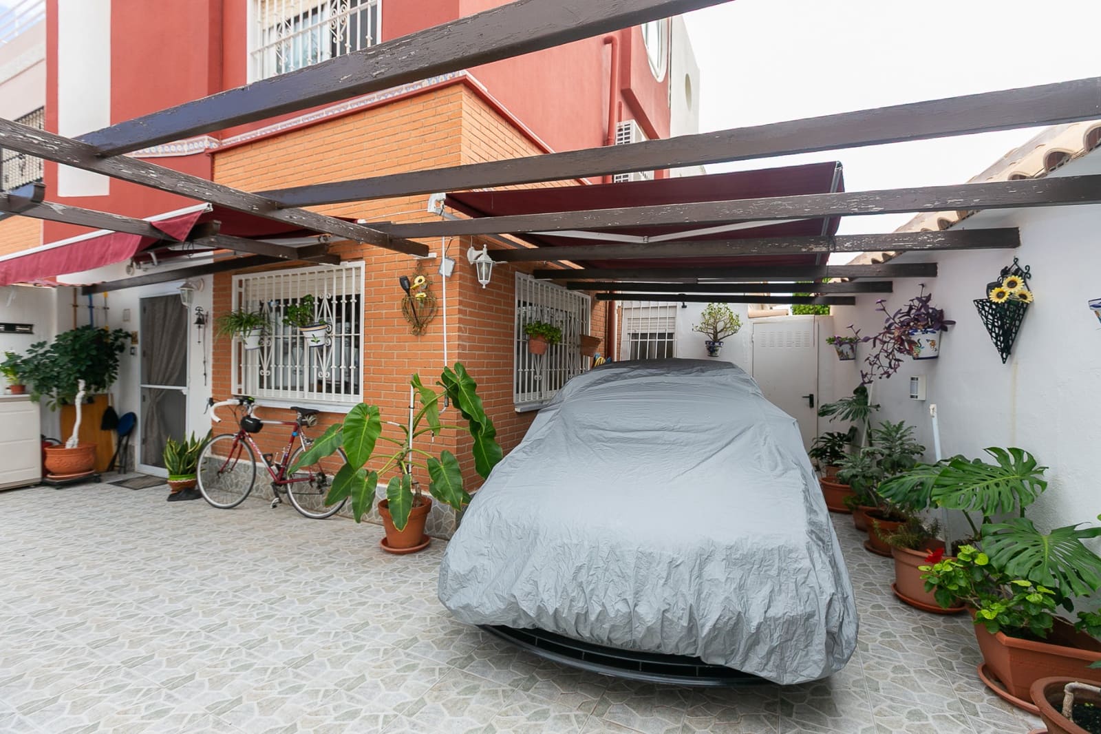 2 soverom Kjedet enebolig til salgs i Los Altos med svømmebasseng - € 195 000 (Ref: 9329810)