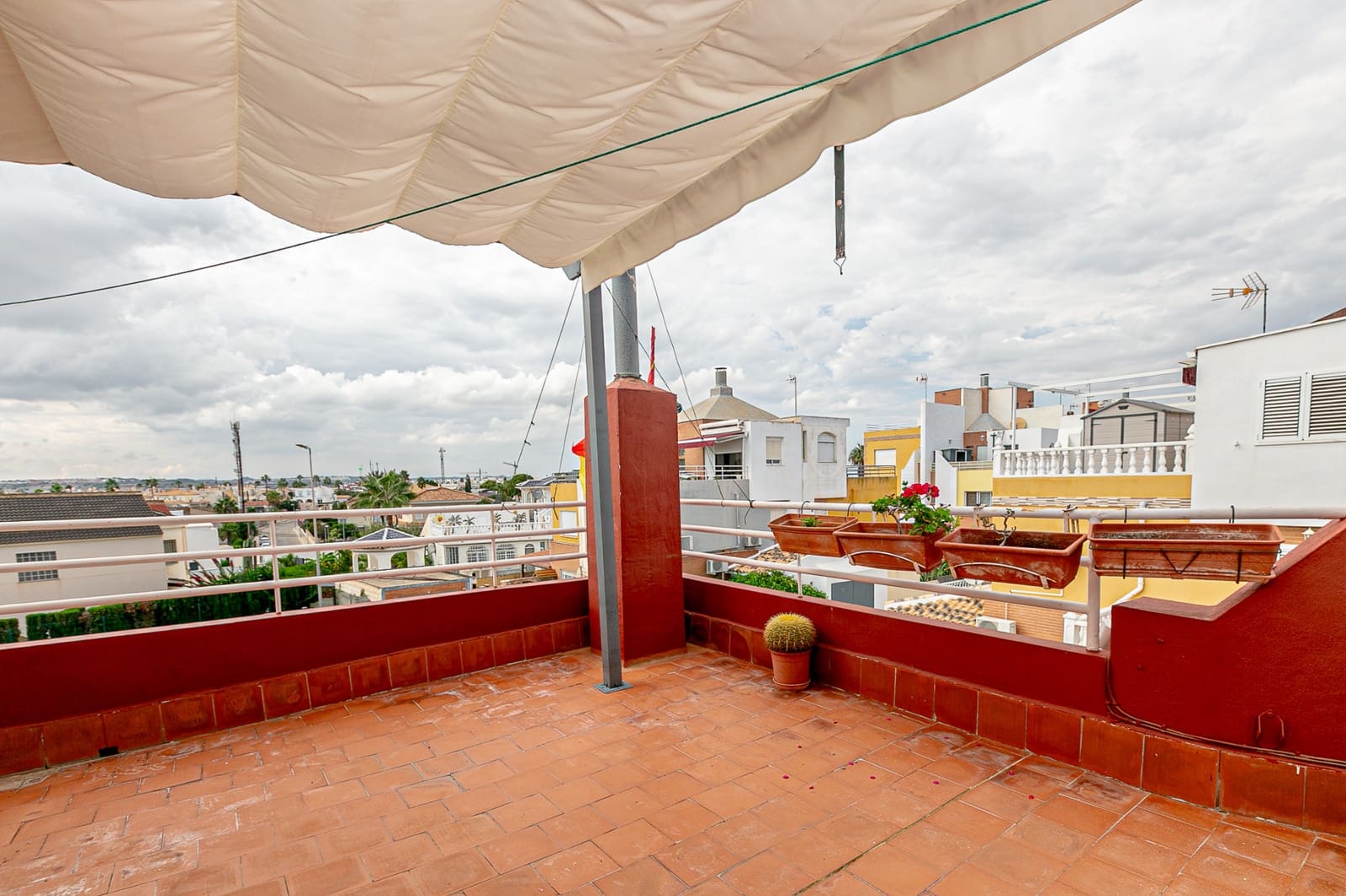 2 soverom Kjedet enebolig til salgs i Los Altos med svømmebasseng - € 195 000 (Ref: 9329810)