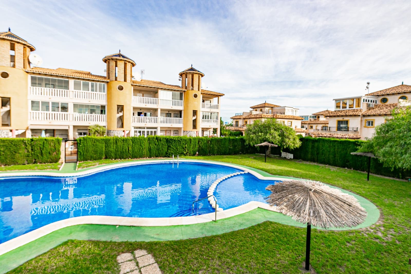 2 makuuhuone Huoneisto myytävänä paikassa La Zenia mukana uima-altaan - 179 900 € (Ref: 9337216)