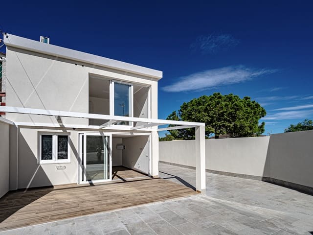 3 chambre Villa/Maison Semi-Mitoyenne à vendre à Los Balcones avec piscine - 349 000 € (Ref: 9345592)