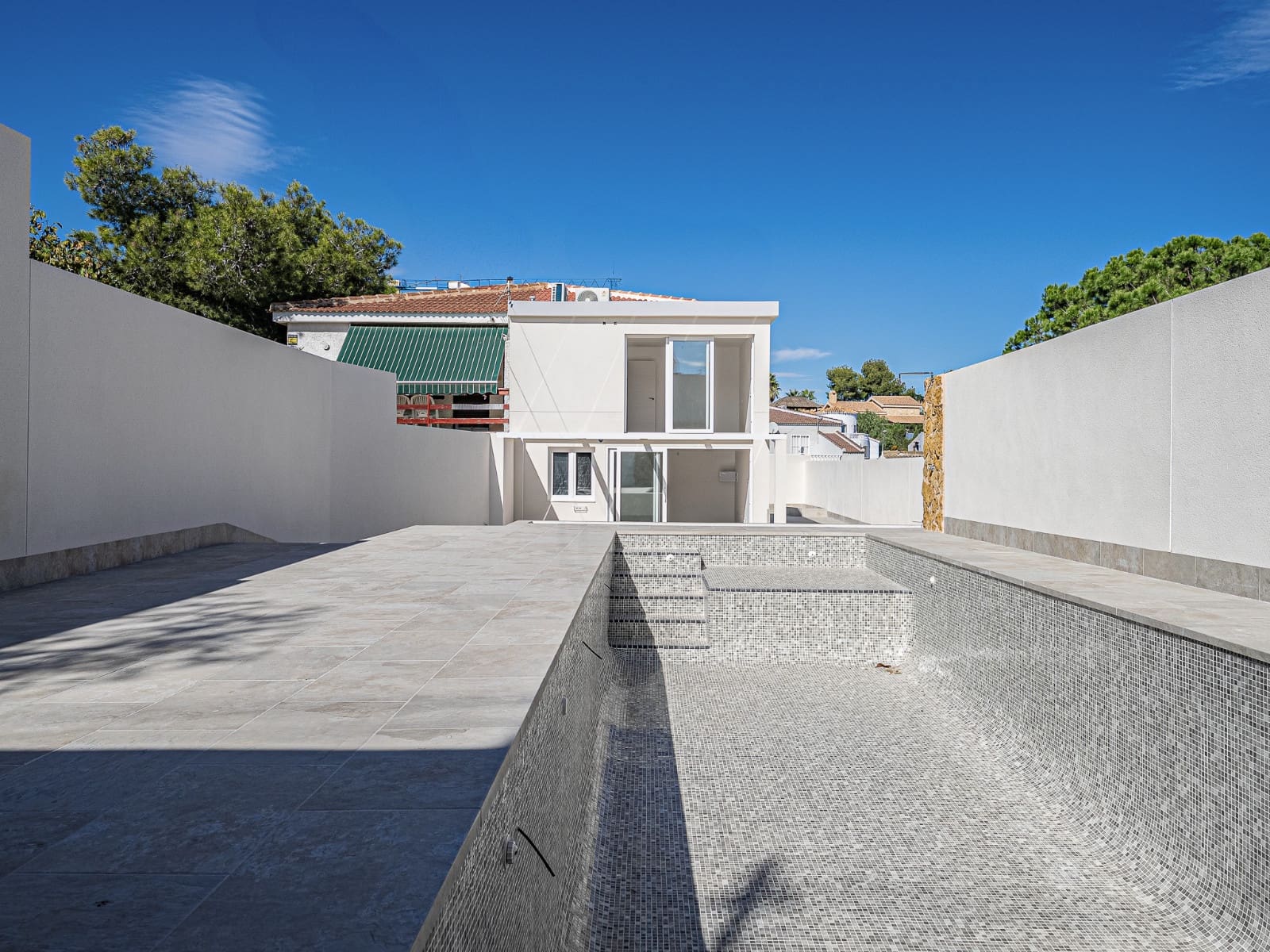 3 soverom Kjedet enebolig til salgs i Los Balcones med svømmebasseng - € 349 000 (Ref: 9345592)