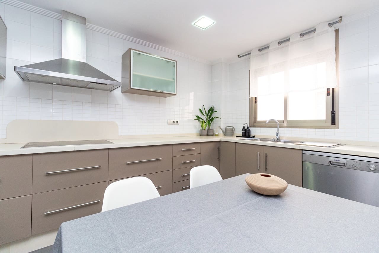 3 slaapkamer Penthouse te koop in Torrevieja met zwembad - € 395.000 (Ref: 9360716)