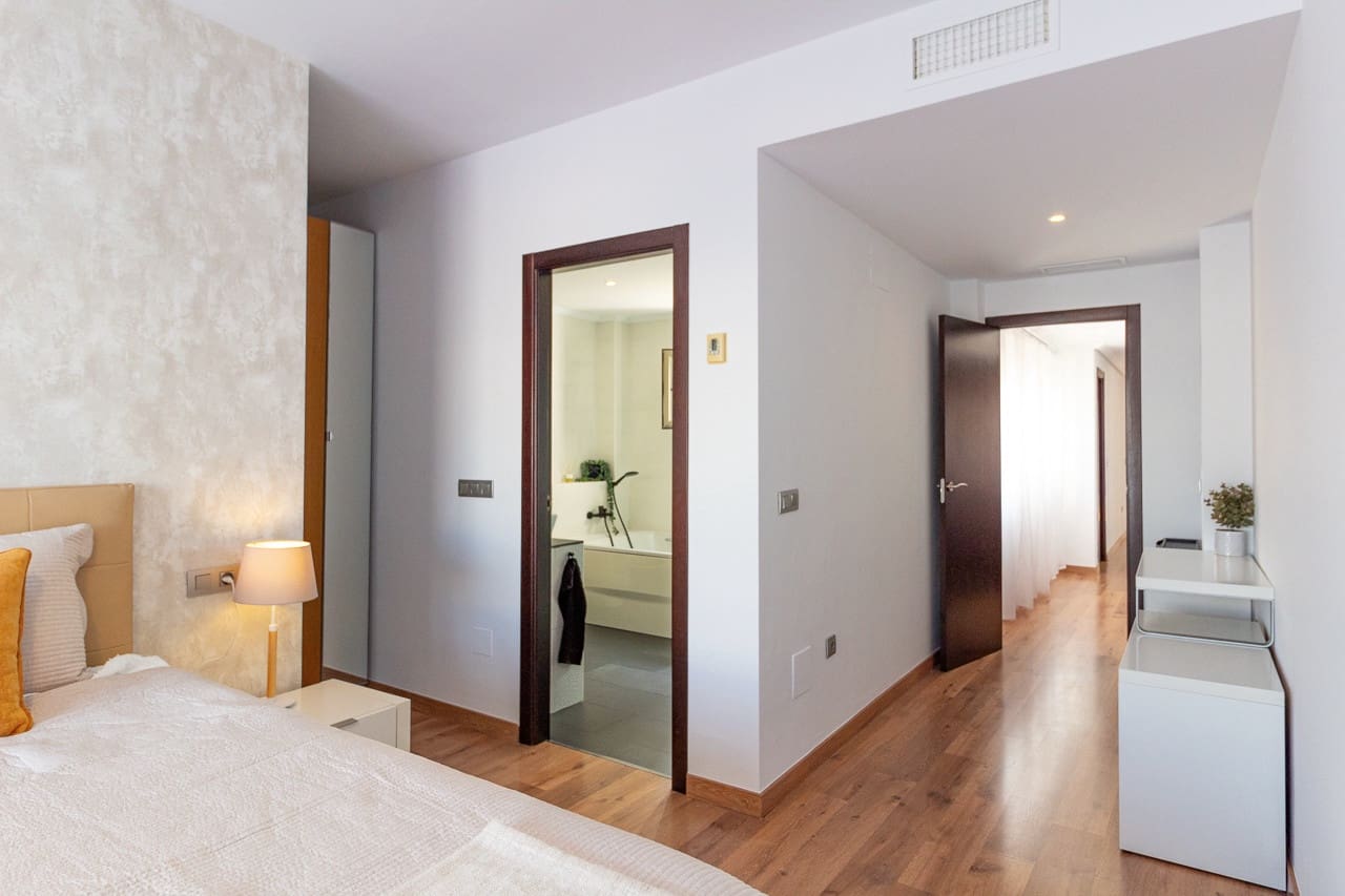 3 slaapkamer Penthouse te koop in Torrevieja met zwembad - € 395.000 (Ref: 9360716)