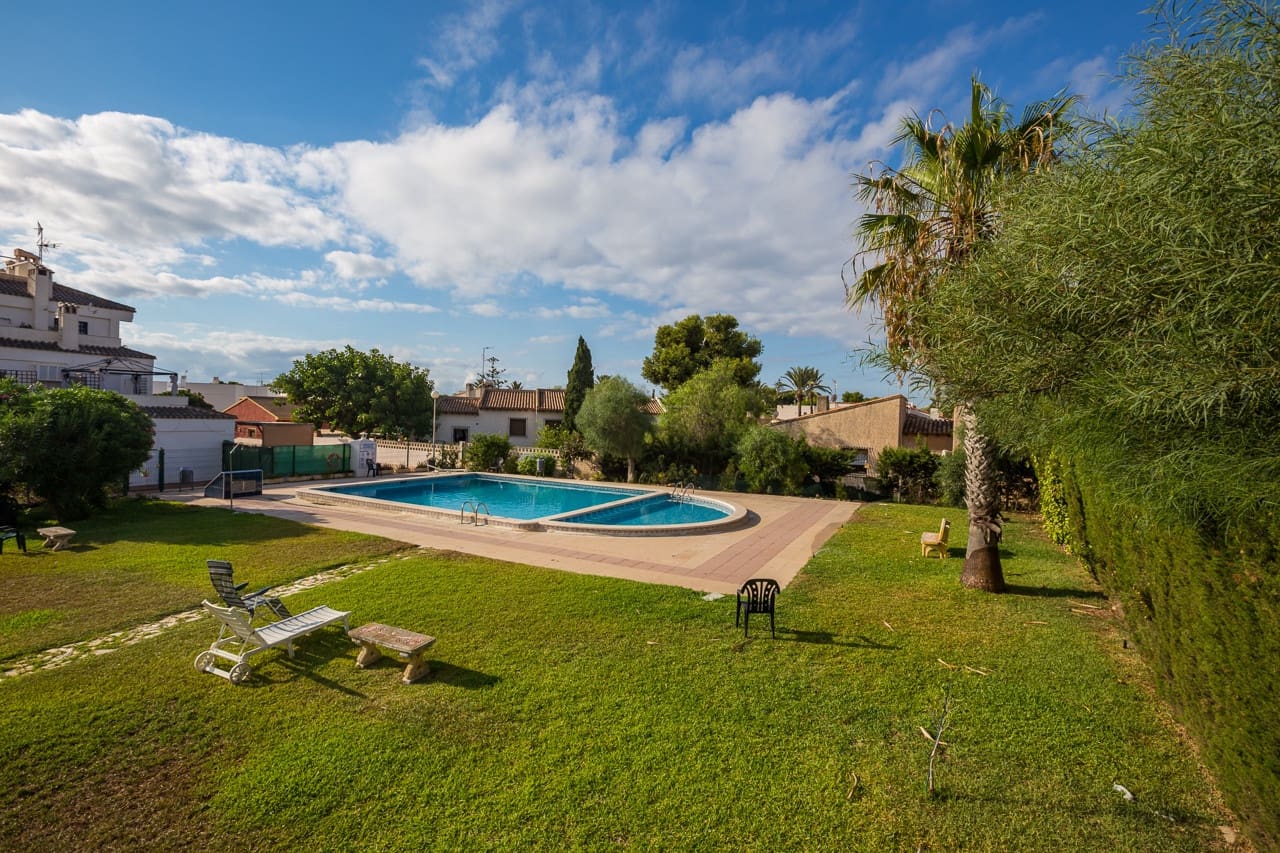 2 Zimmer Penthouse zu verkaufen in Orihuela Costa mit Pool - 247.000 € (Ref: 9360717)