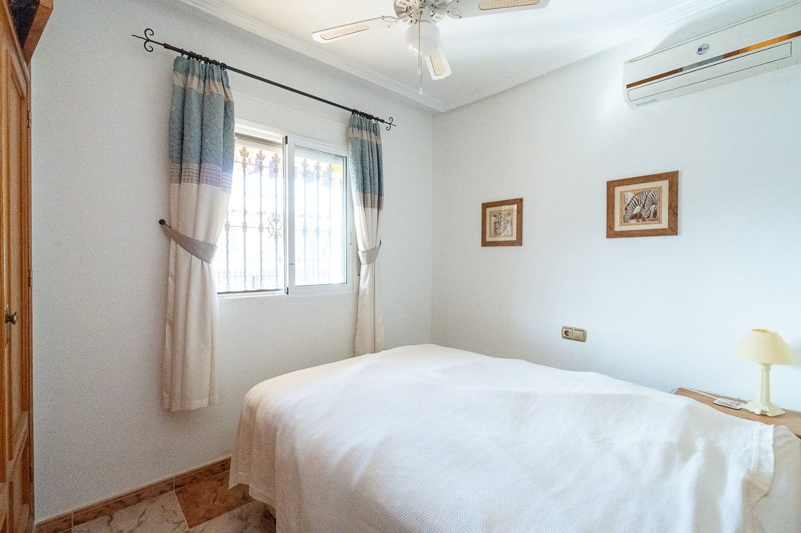 2 makuuhuone Bungalow myytävänä paikassa La Zenia mukana uima-altaan - 185 000 € (Ref: 9360837)