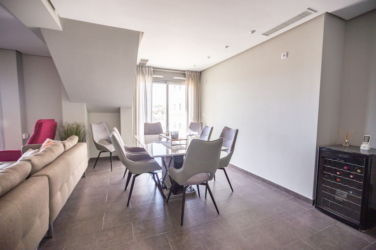 Ático de 4 habitaciones en Villamartin en venta con piscina - 550.000 € (Ref: 9362872)