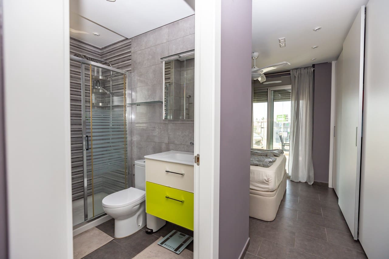 Ático de 4 habitaciones en Villamartin en venta con piscina - 550.000 € (Ref: 9362872)