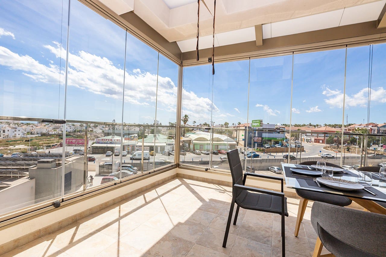 Ático de 4 habitaciones en Villamartin en venta con piscina - 550.000 € (Ref: 9362872)