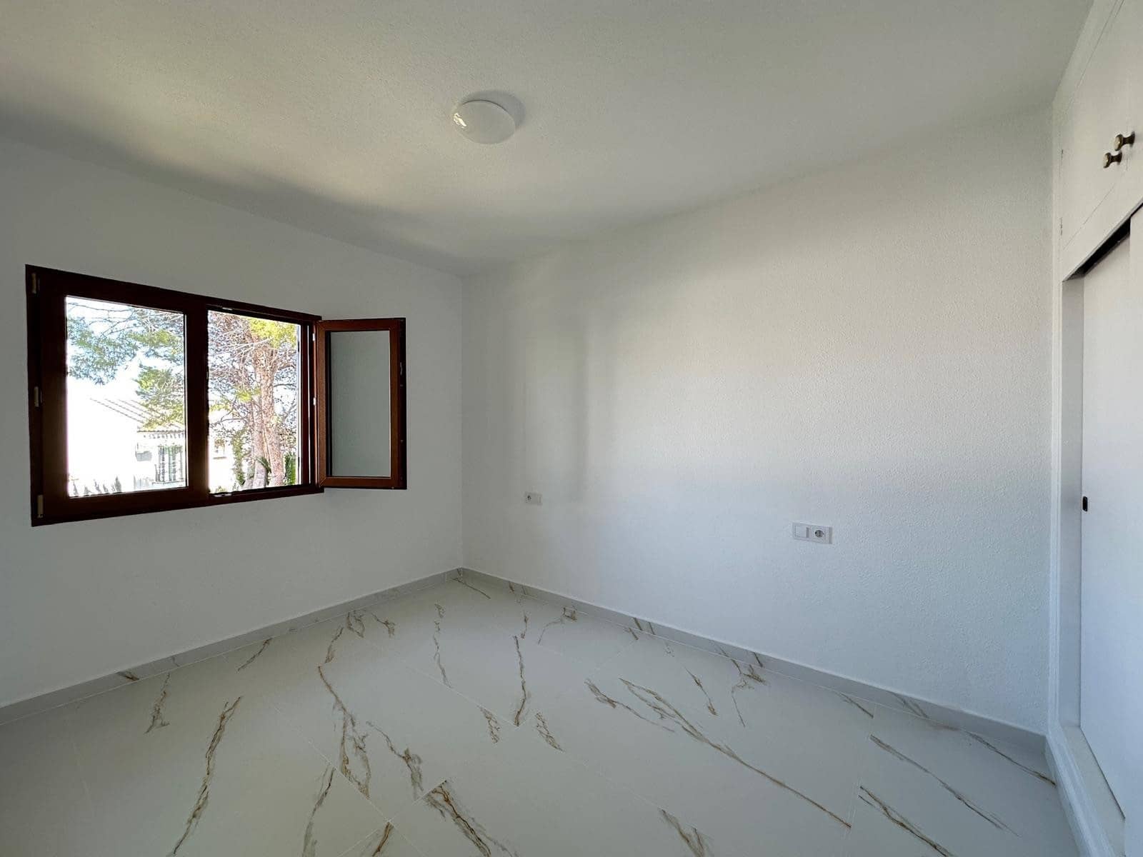 2 bedroom Apartment for sale in Villamartin - € 174,900 (Ref: 9370353)