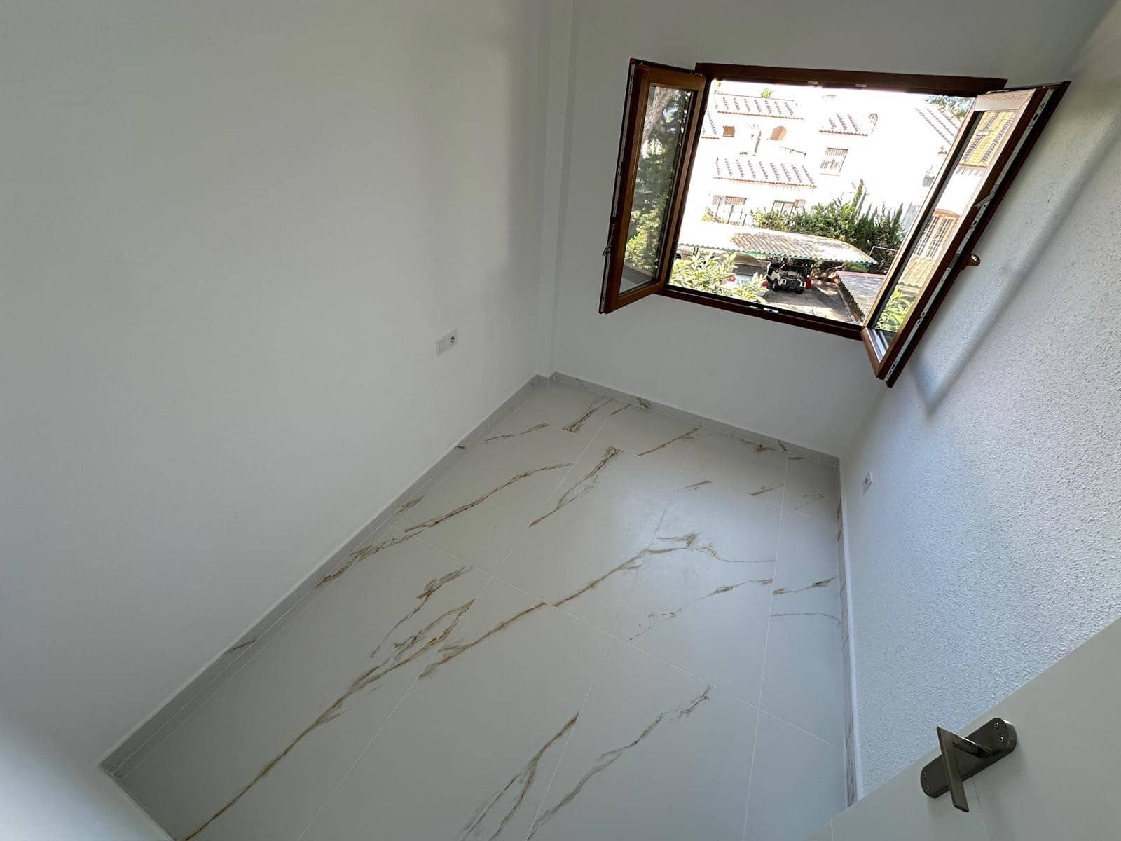 2 bedroom Apartment for sale in Villamartin - € 174,900 (Ref: 9370353)