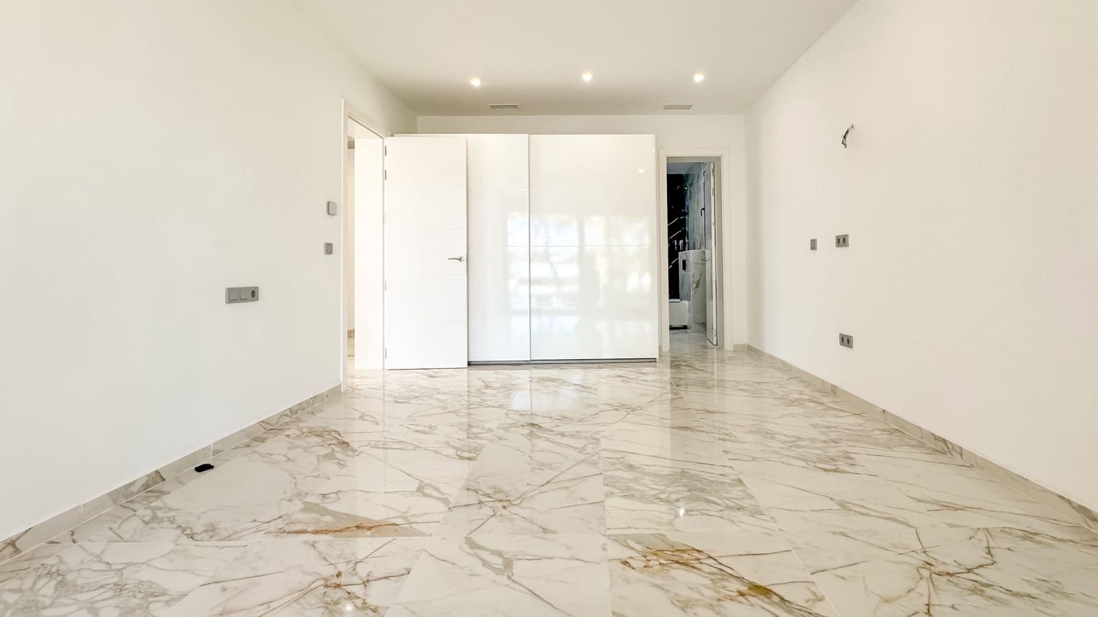 4 bedroom Villa for sale in Los Balcones with pool garage - € 995,000 (Ref: 9386393)