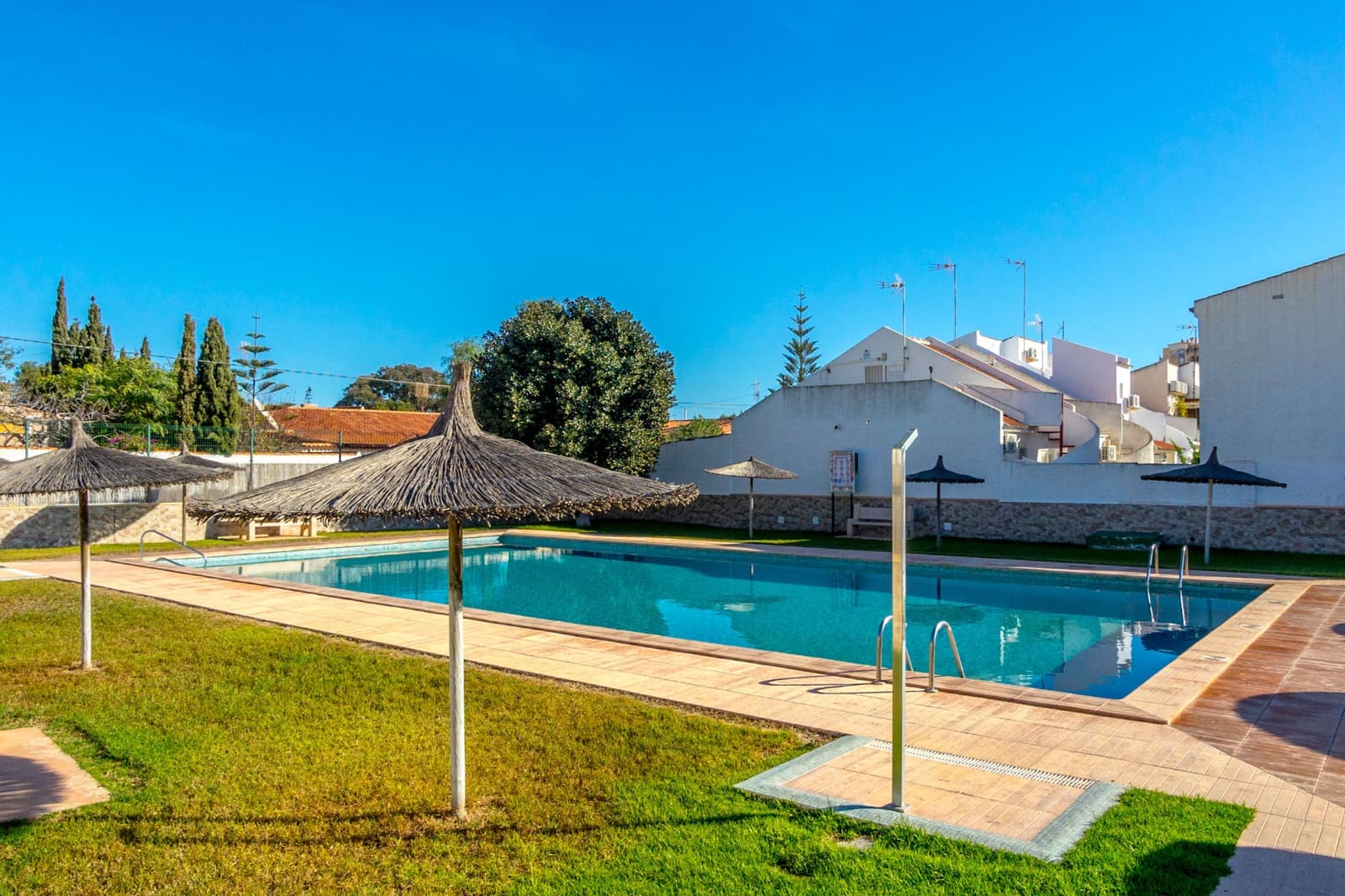 Casa de 2 habitaciones en Torrevieja en venta con piscina - 159.000 € (Ref: 9400076)