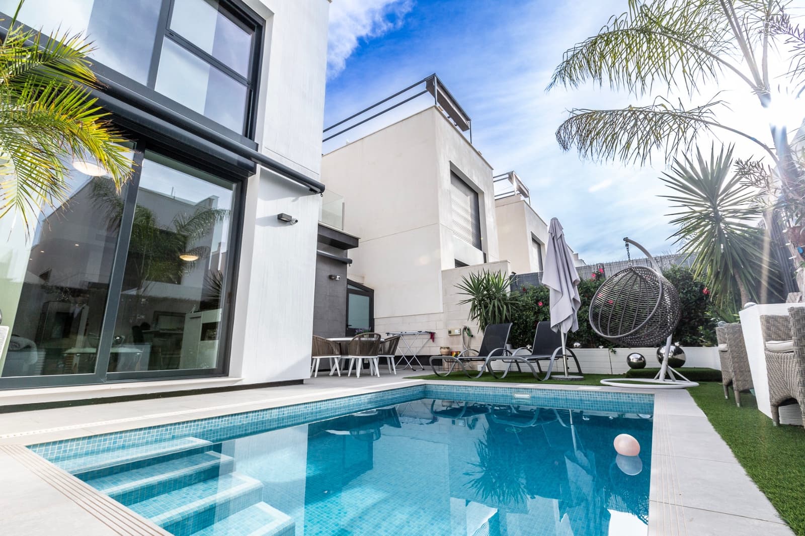 3 bedroom Villa for sale in Villamartin with pool - € 329,000 (Ref: 9403485)