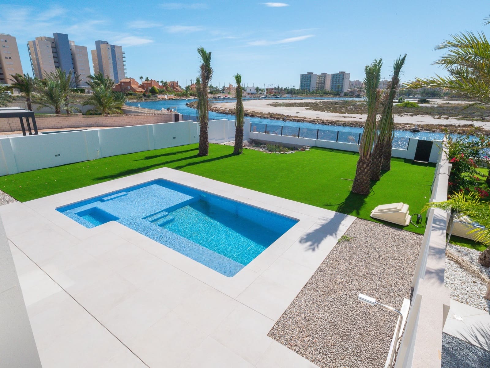 5 soveværelse Villa til salg i La Manga del Mar Menor med swimmingpool - € 1.350.000 (Ref: 9410165)