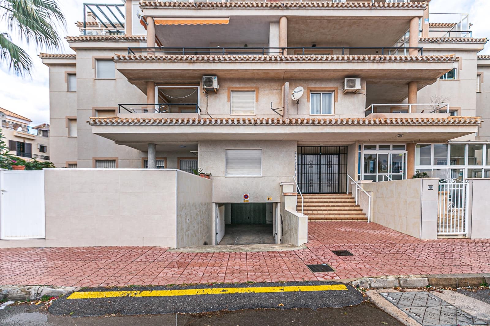 Garage til salg i Playa Flamenca - € 15.000 (Ref: 9411510)