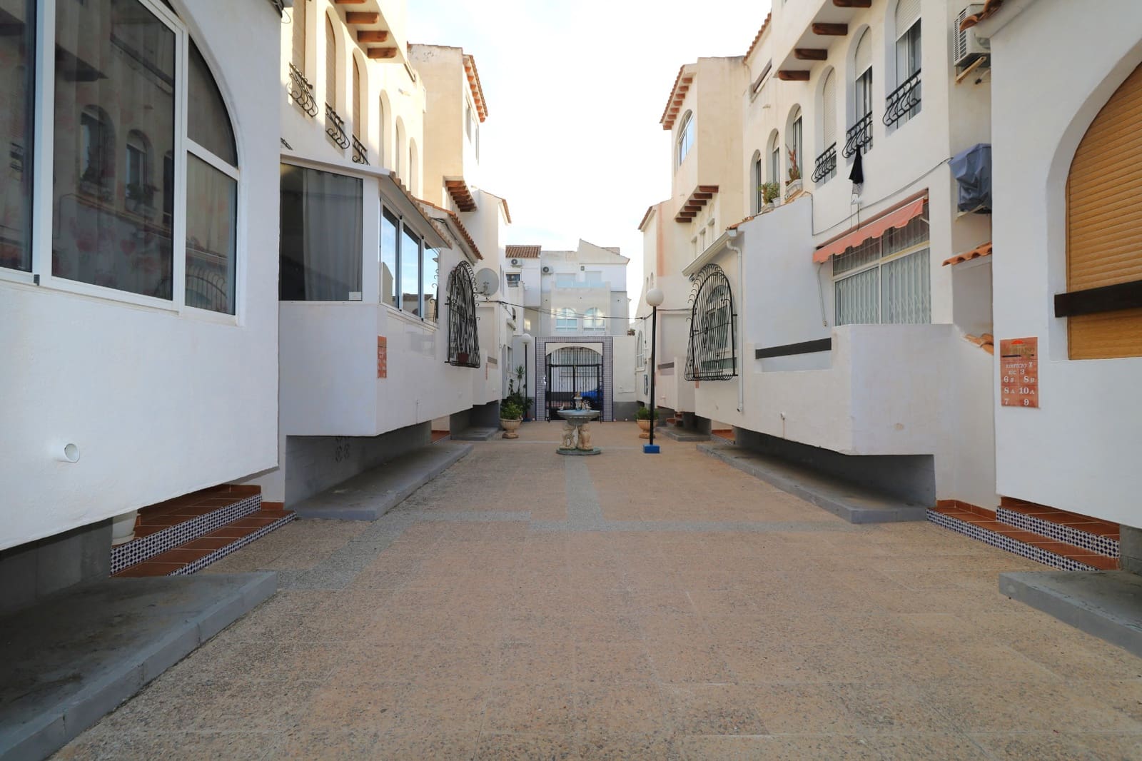 Apartamento de 1 habitación en Torrevieja en venta con piscina - 98.000 € (Ref: 9412749)