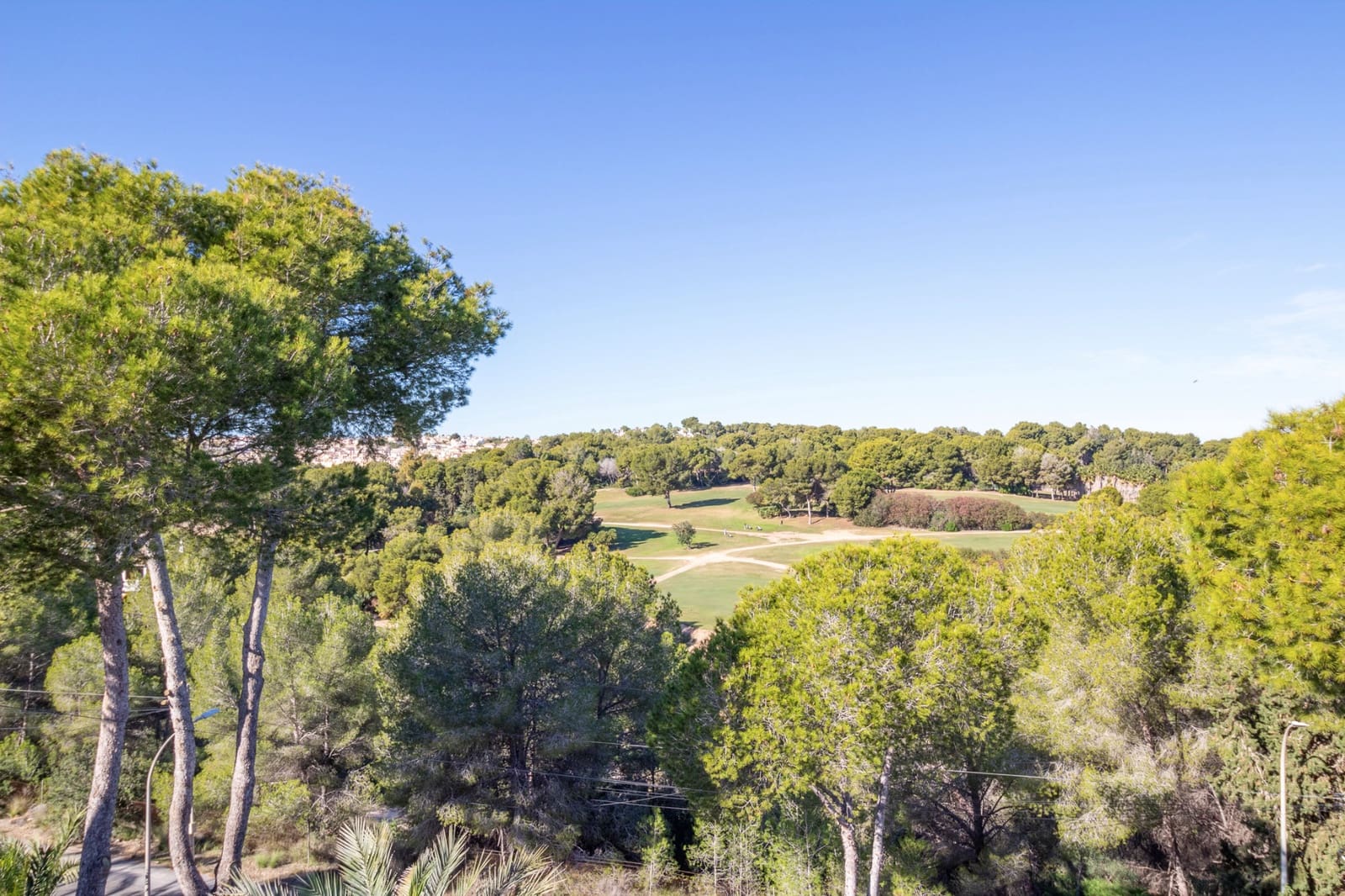 2 soveværelse Semi-Rækkehus til salg i Villamartin med swimmingpool - € 299.000 (Ref: 9413002)