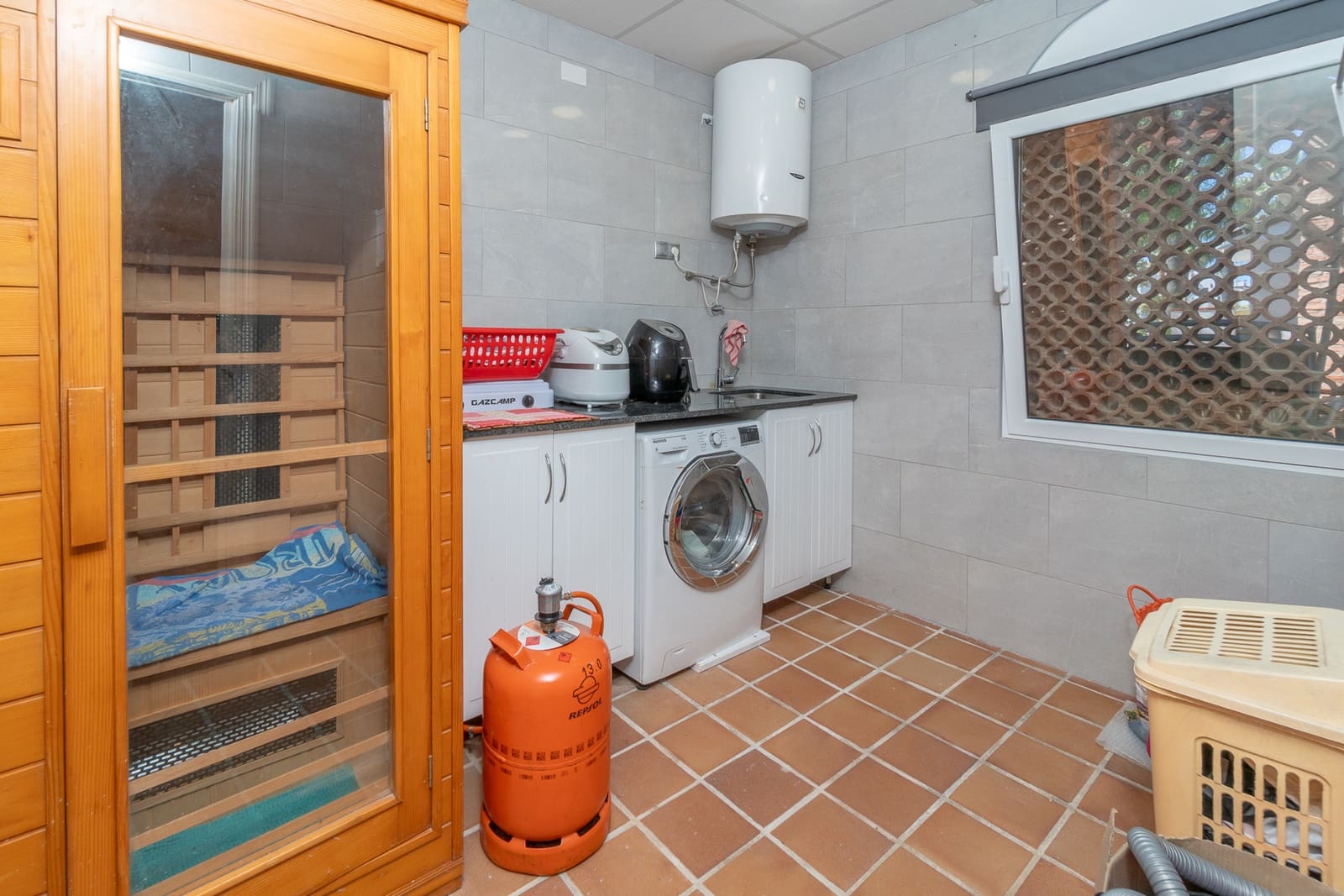 2 bedroom Semi-detached Villa for sale in Villamartin with pool - € 289,000 (Ref: 9413002)