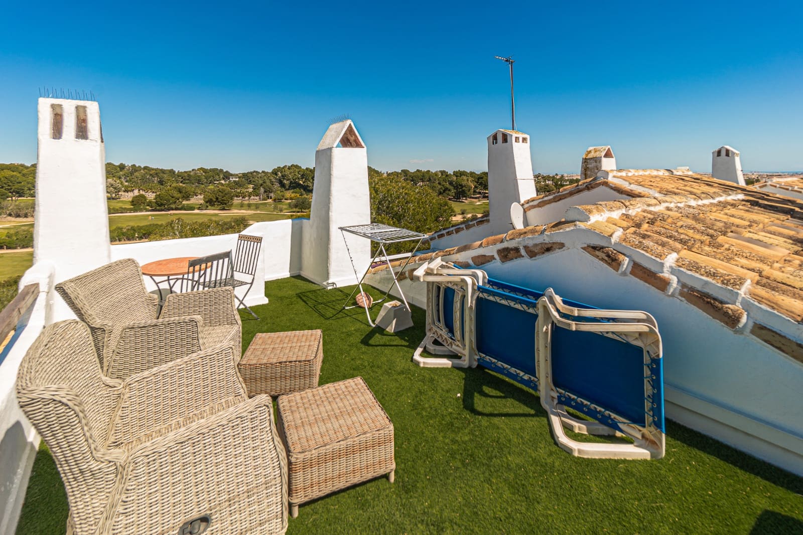 2 bedroom Semi-detached Villa for sale in Villamartin with pool - € 289,000 (Ref: 9413002)