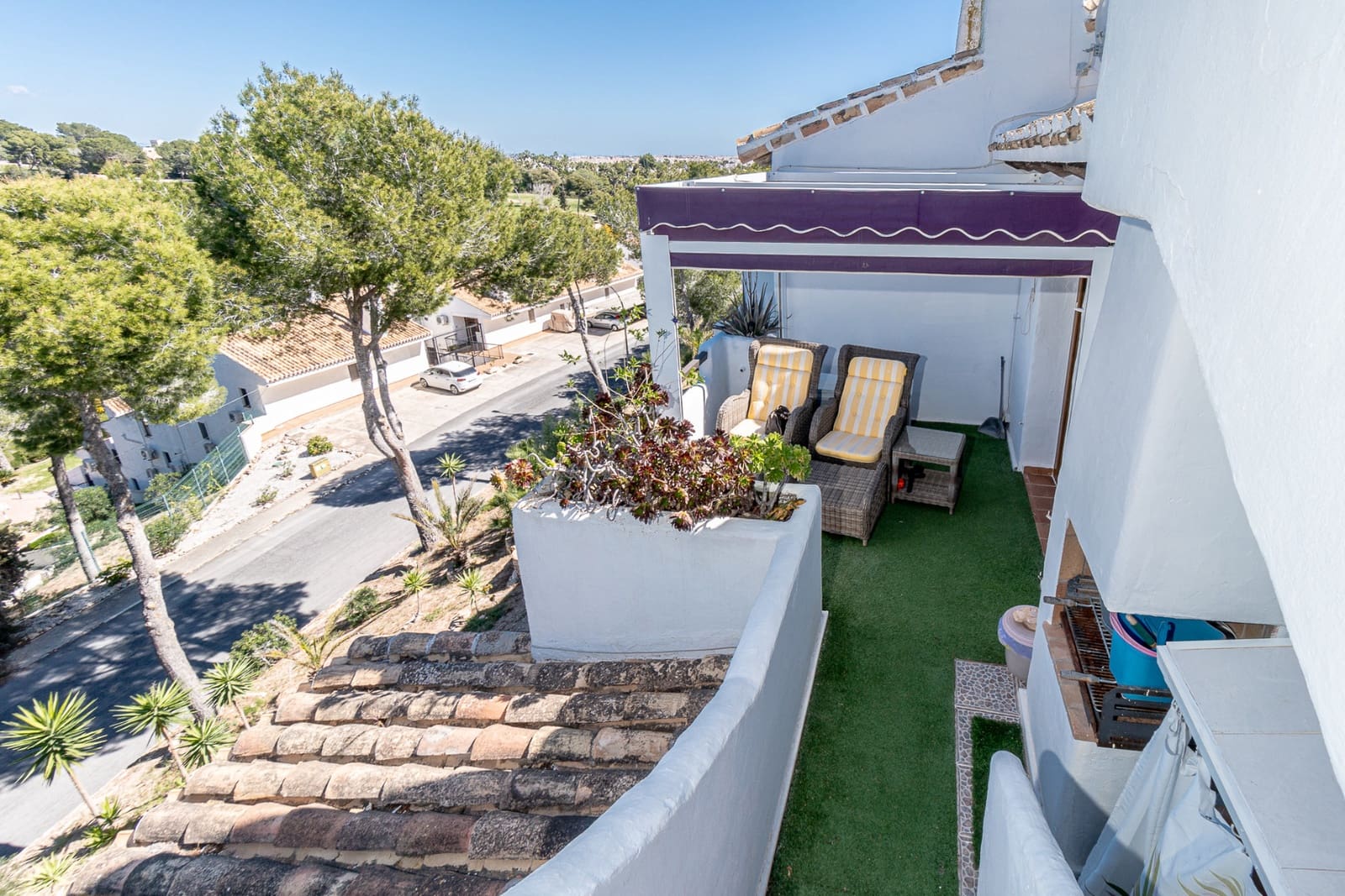 2 bedroom Semi-detached Villa for sale in Villamartin with pool - € 289,000 (Ref: 9413002)