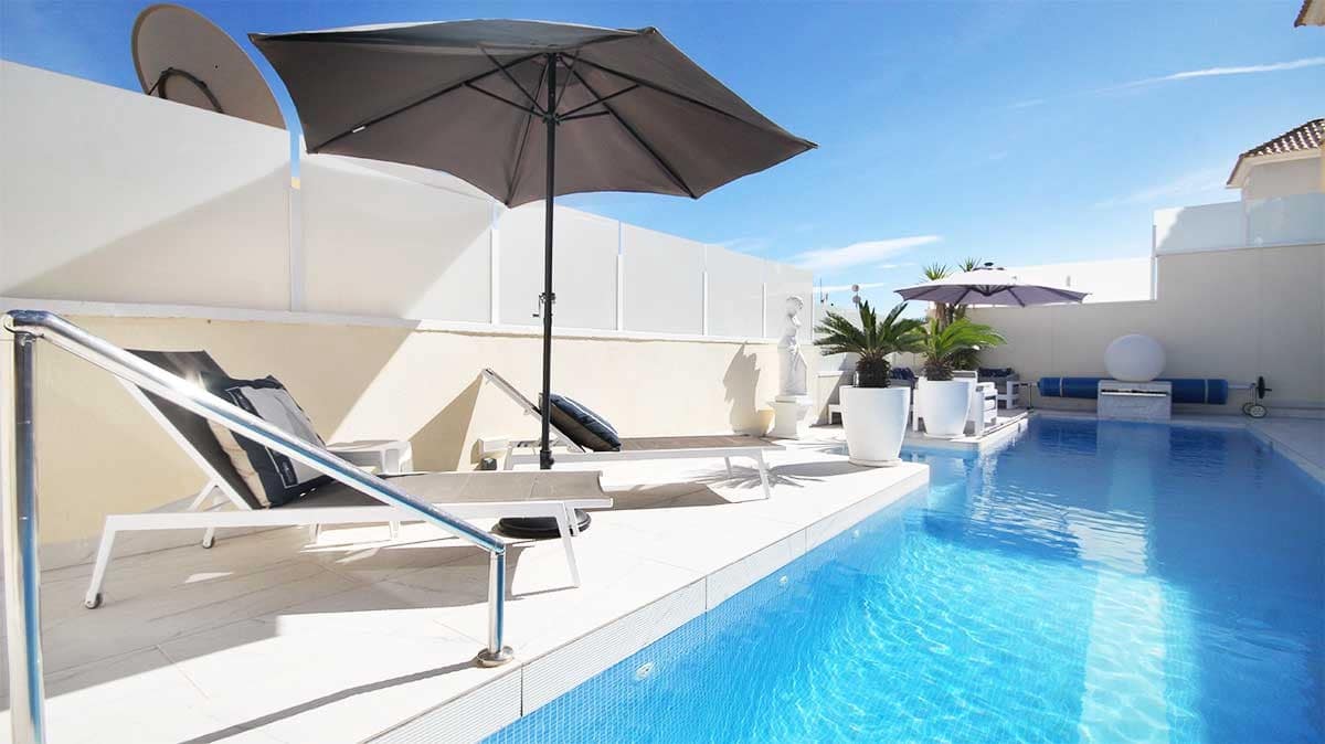 3 bedroom Villa for sale in Villamartin with pool - € 489,000 (Ref: 9417643)