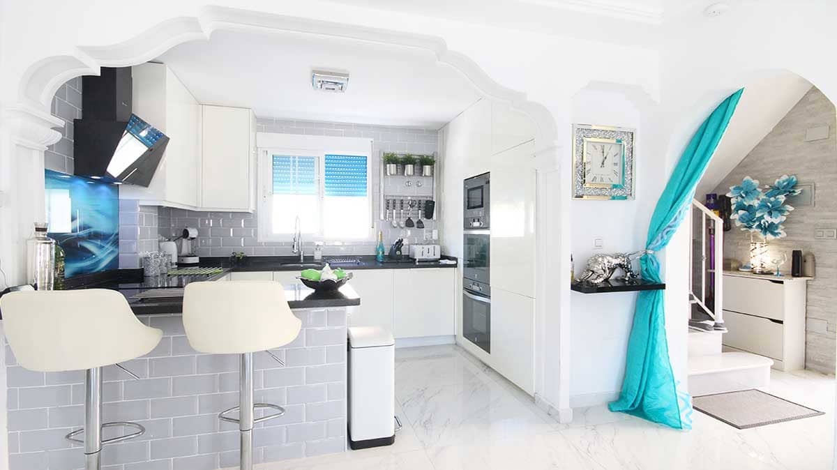 3 bedroom Villa for sale in Villamartin with pool - € 489,000 (Ref: 9417643)