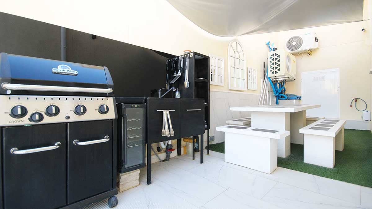 3 bedroom Villa for sale in Villamartin with pool - € 489,000 (Ref: 9417643)