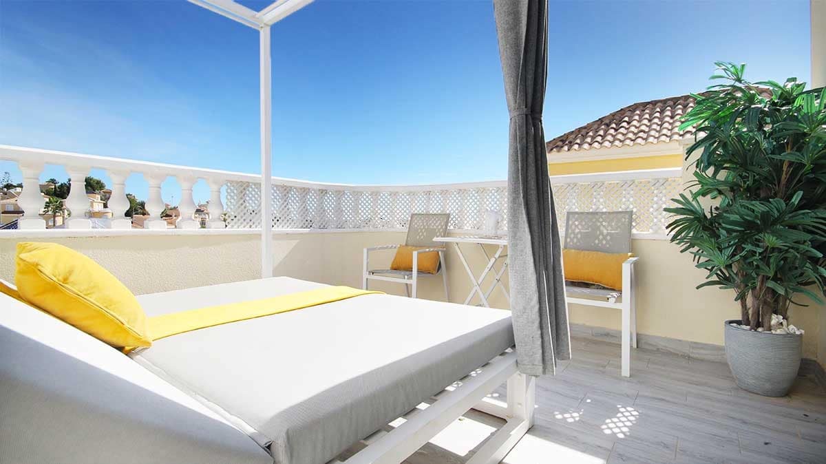 3 bedroom Villa for sale in Villamartin with pool - € 489,000 (Ref: 9417643)