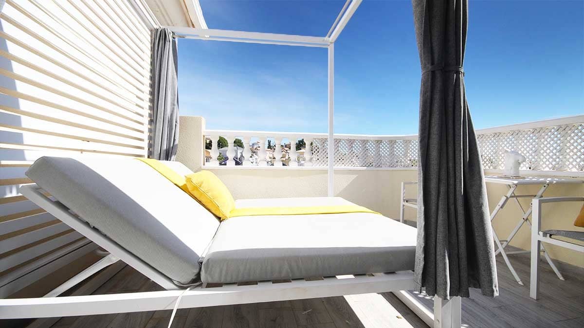 3 bedroom Villa for sale in Villamartin with pool - € 489,000 (Ref: 9417643)