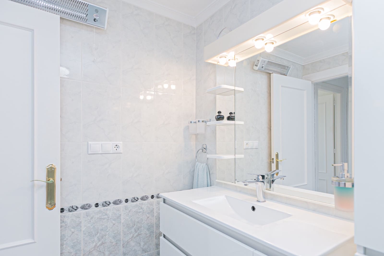 Apartamento de 2 habitaciones en Playa Flamenca en venta con piscina - 199.000 € (Ref: 9426429)