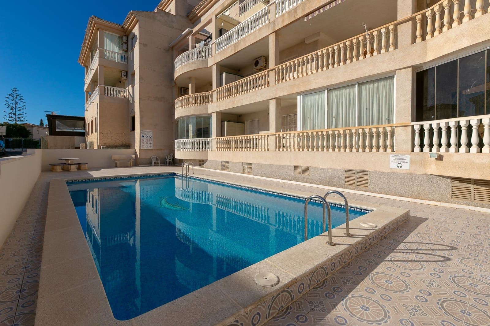 Apartamento de 2 habitaciones en Playa Flamenca en venta con piscina - 199.000 € (Ref: 9426429)