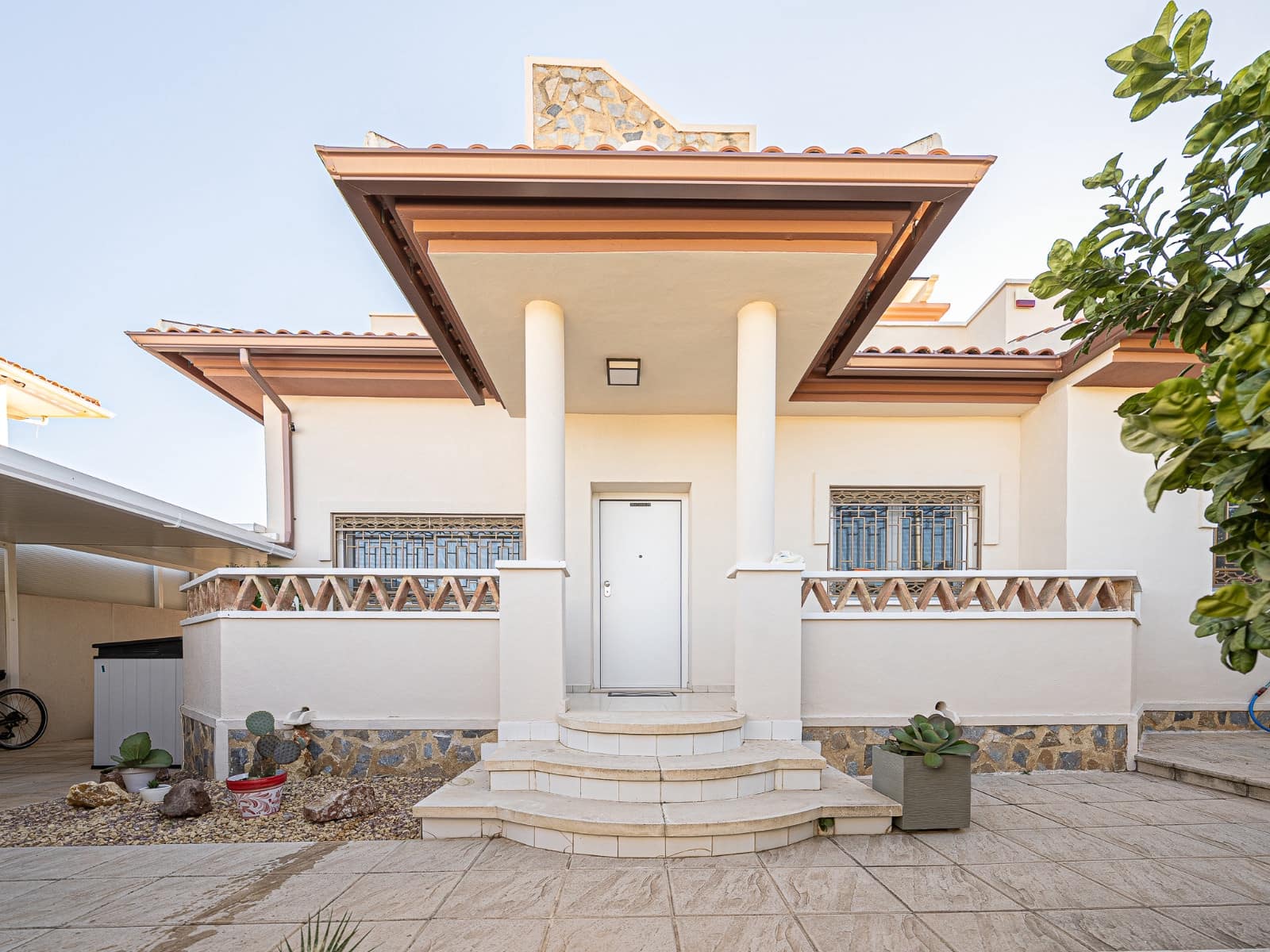 3 bedroom Villa for sale in Ciudad Quesada with pool - € 799,000 (Ref: 9438071)