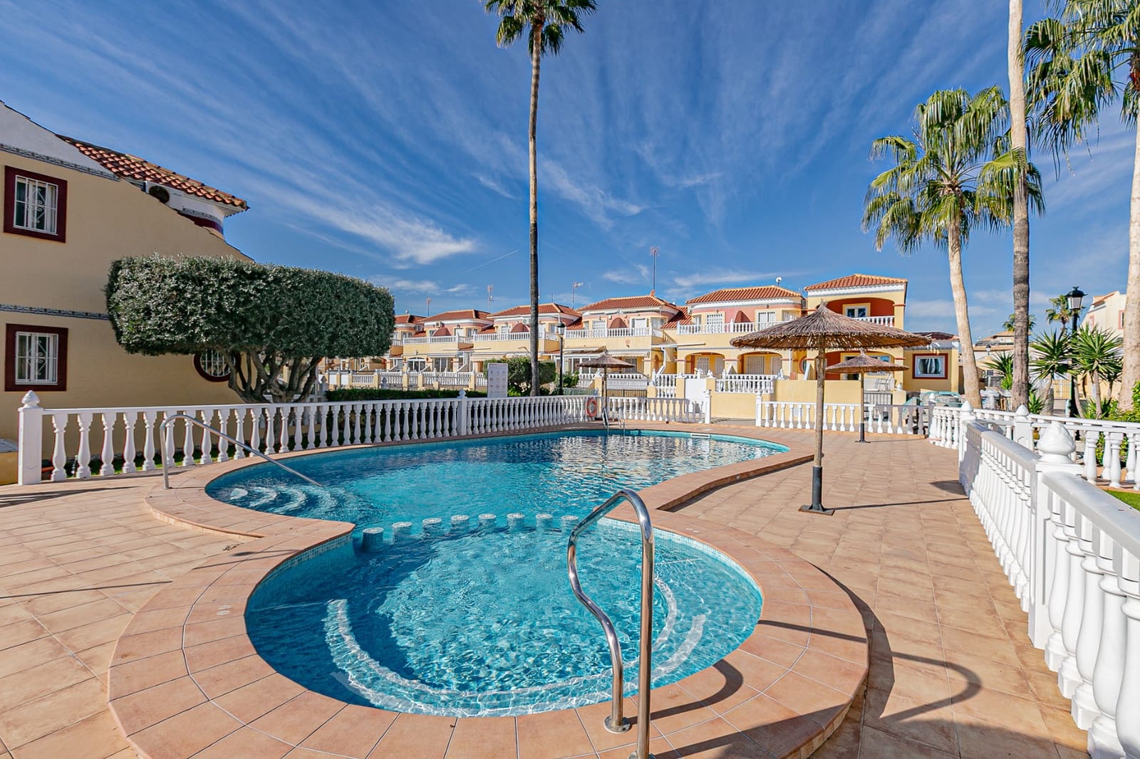 2 soveværelse Bungalow til salg i La Zenia med swimmingpool - € 165.000 (Ref: 9449996)