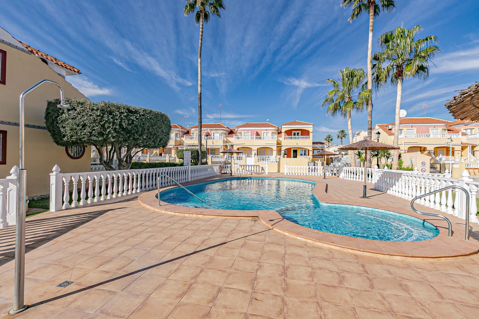 2 soveværelse Bungalow til salg i La Zenia med swimmingpool - € 165.000 (Ref: 9449996)