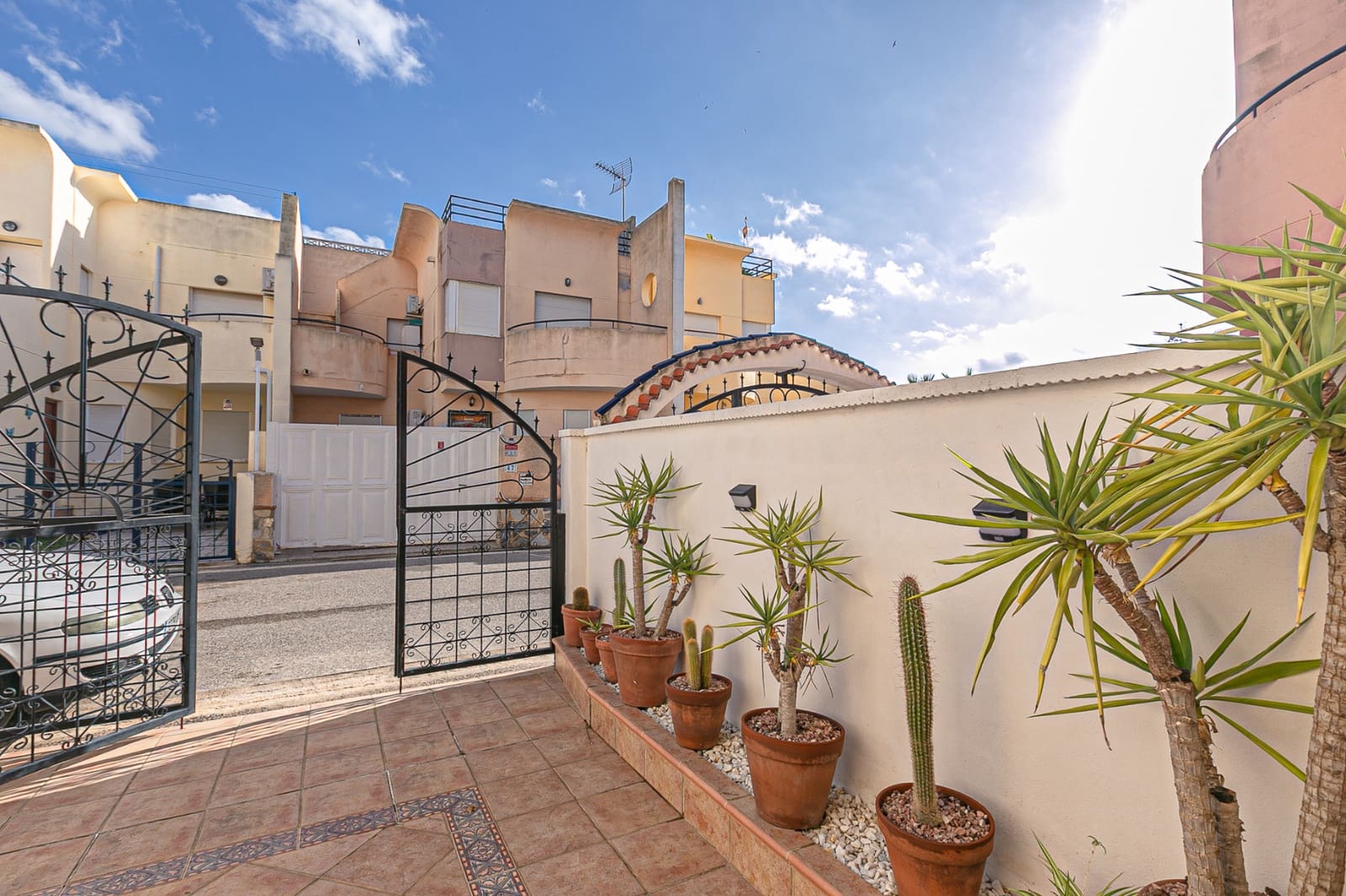 2 quarto Casa em Banda para venda em Torrevieja com piscina - 180 000 € (Ref: 9457871)