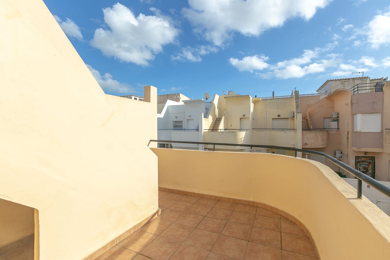 2 quarto Casa em Banda para venda em Torrevieja com piscina - 180 000 € (Ref: 9457871)