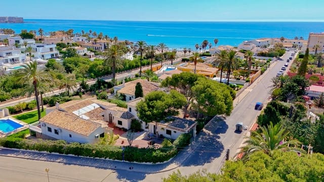 4 Zimmer Villa zu verkaufen in Playa Flamenca, Orihuela - 995.000 € (Ref: 9462851)