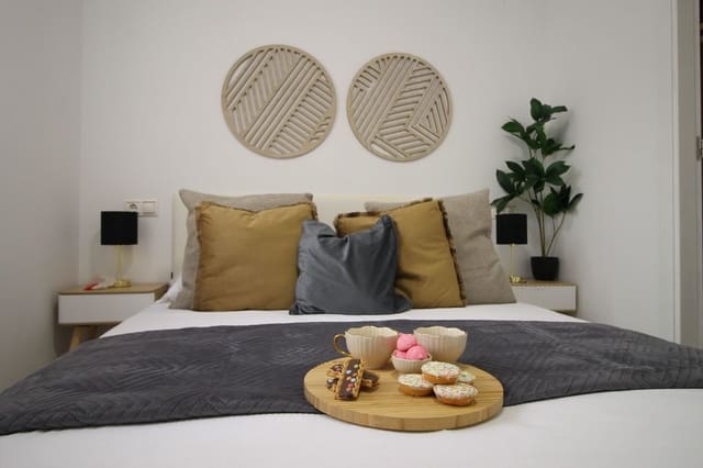 3 bedroom Apartment for sale in Puerto Deportivo, Torrevieja - € 160,000 (Ref: 9467649)