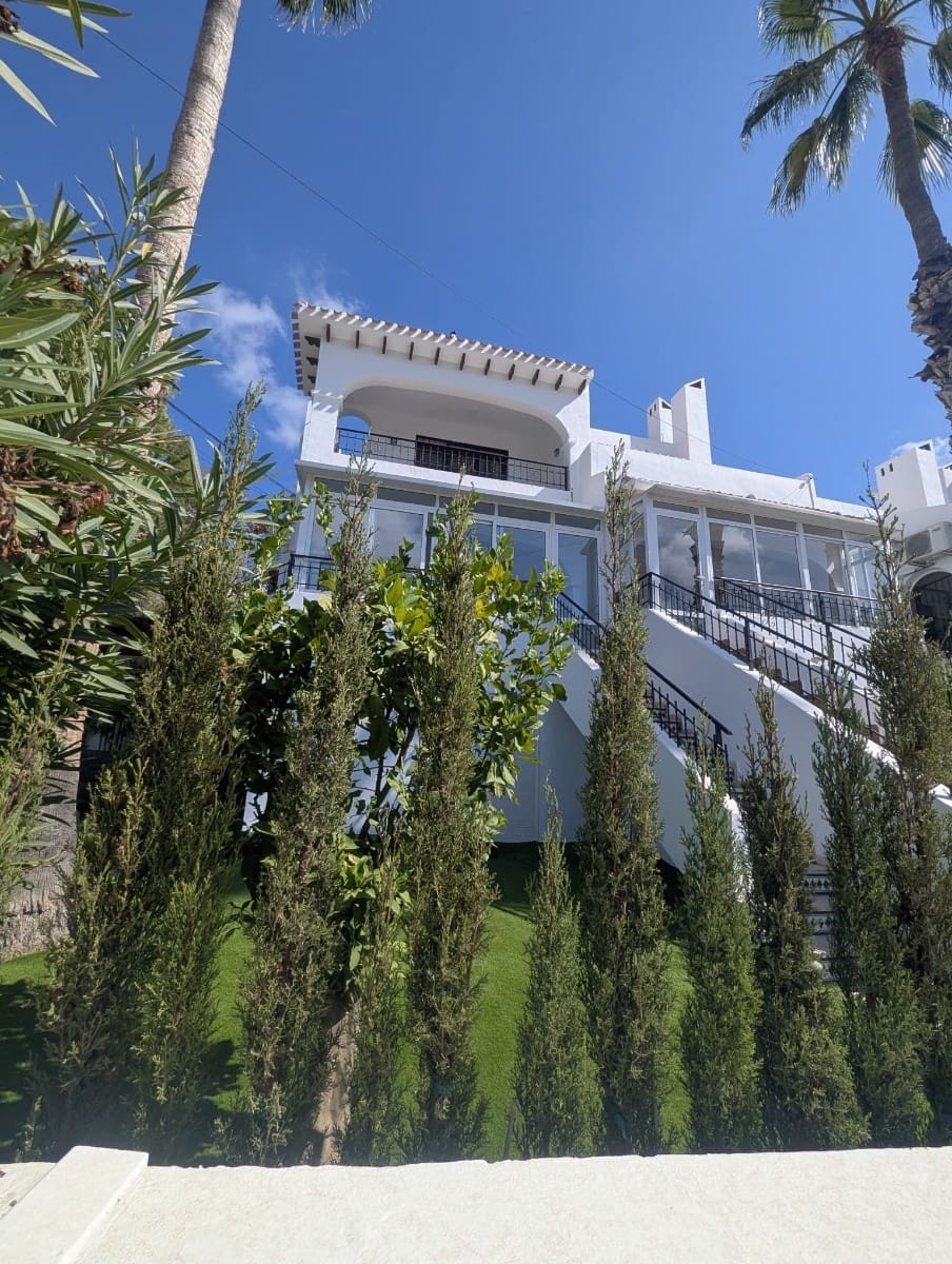 3 bedroom Townhouse for sale in Villamartin with pool - € 249,000 (Ref: 9490091)