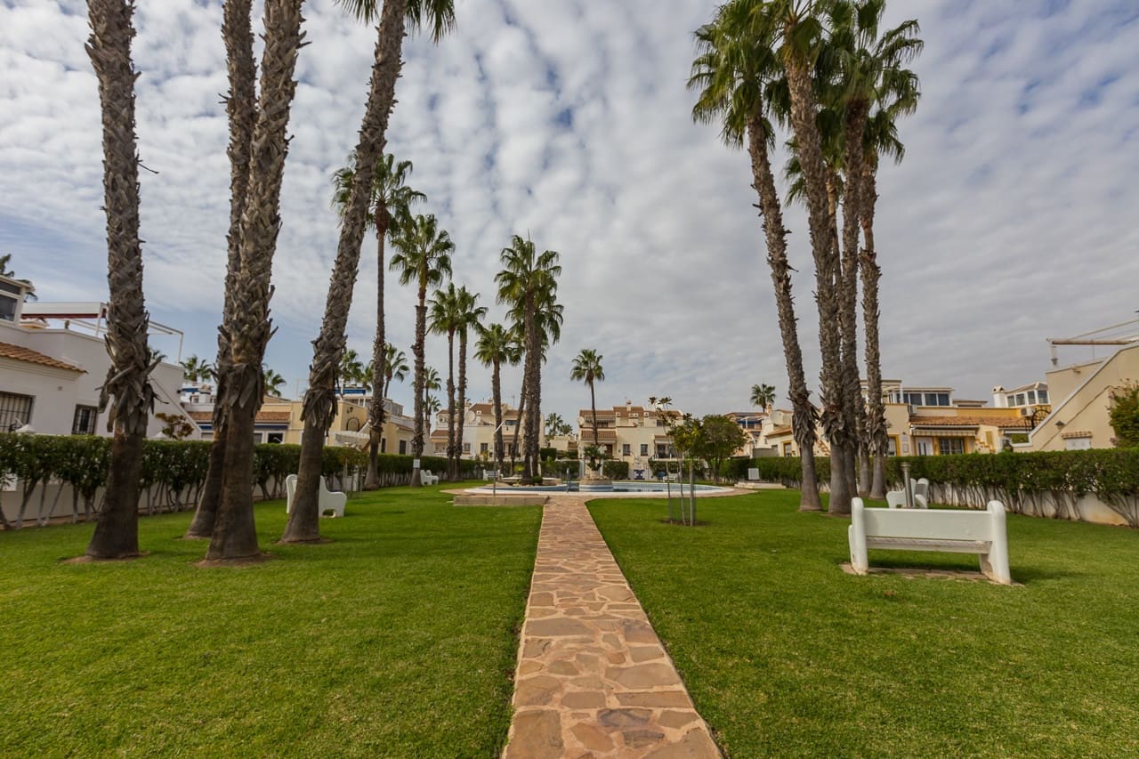 3 slaapkamer Rijtjeshuis te koop in Playa Flamenca met zwembad - € 259.000 (Ref: 9516561)