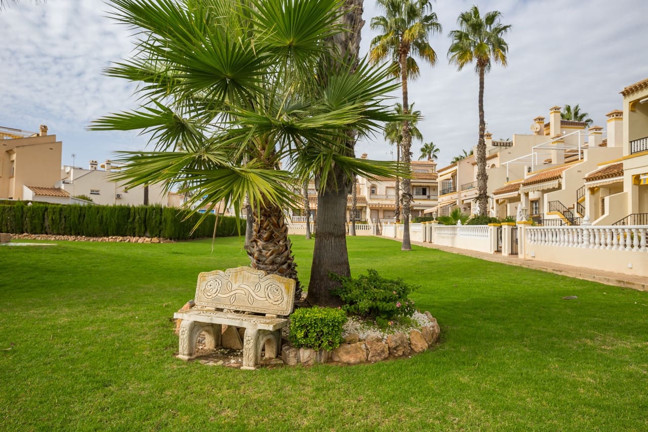3 slaapkamer Rijtjeshuis te koop in Playa Flamenca met zwembad - € 259.000 (Ref: 9516561)
