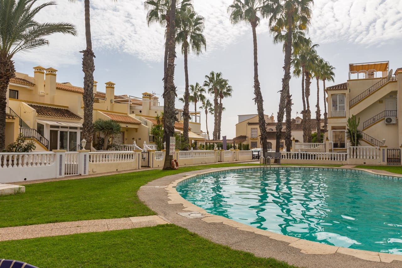 3 slaapkamer Rijtjeshuis te koop in Playa Flamenca met zwembad - € 259.000 (Ref: 9516561)