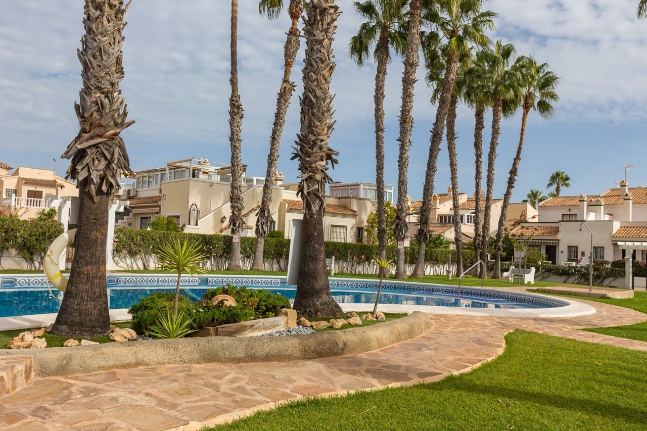 3 slaapkamer Rijtjeshuis te koop in Playa Flamenca met zwembad - € 259.000 (Ref: 9516561)