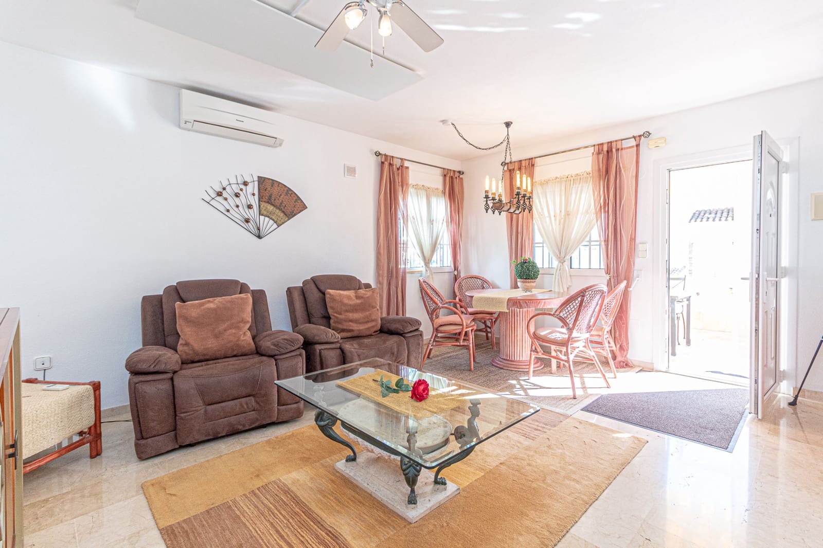 3 slaapkamer Rijtjeshuis te koop in Playa Flamenca met zwembad - € 259.000 (Ref: 9516561)
