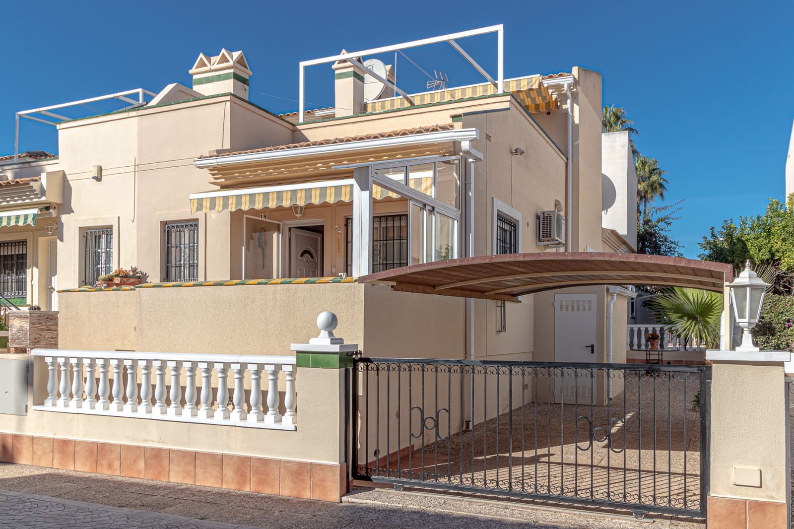 3 slaapkamer Rijtjeshuis te koop in Playa Flamenca met zwembad - € 259.000 (Ref: 9516561)